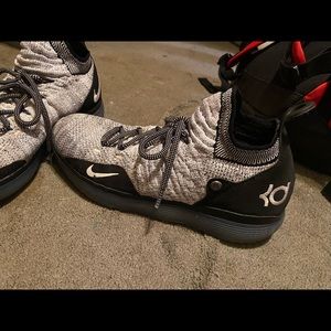 brand new with no stains and only been worn once.